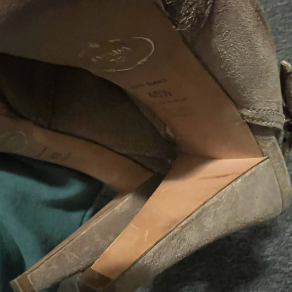 Prada Suede Sling Back Heels, size 40.5 - Picture 7 of 10